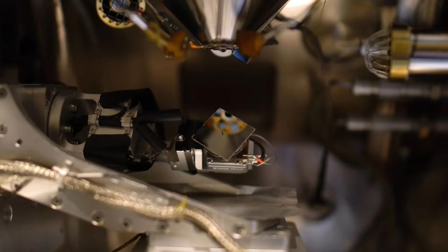 风暴平台官方：三星暂停出售旧芯片制造设备，担心招致美国制裁